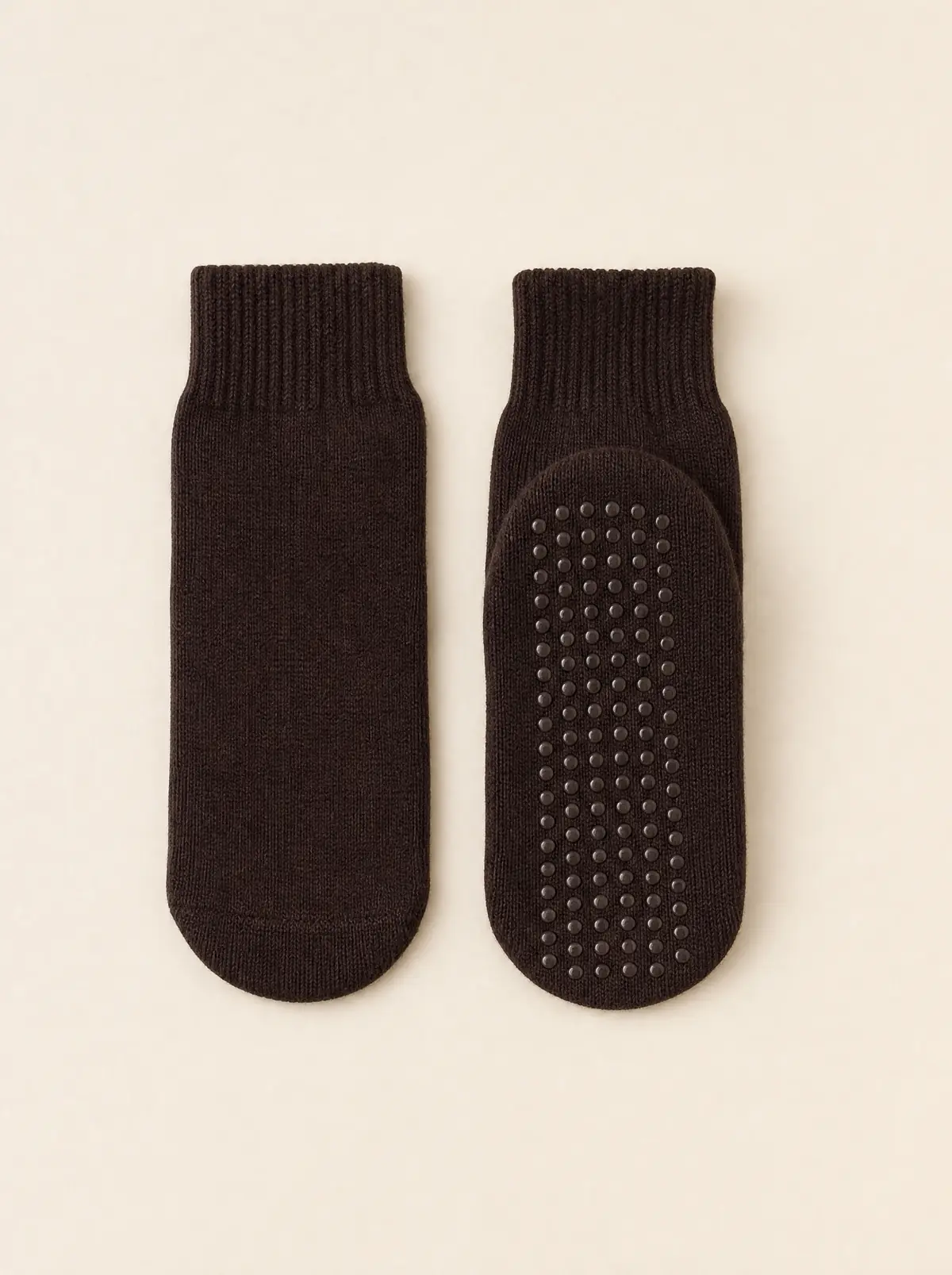 Espresso closed-toe ankle grip socks, flat lay